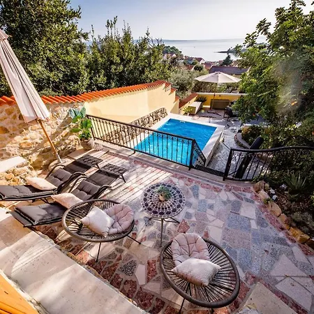 Exquisite With Heated Pool, Sauna, Breathtaking Landscape & Panoramic Views In Banjol Vilă