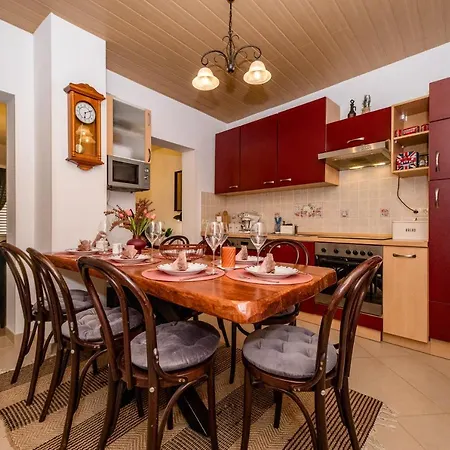 Exquisite With Heated Pool, Sauna, Breathtaking Landscape & Panoramic Views In Banjol Vilă