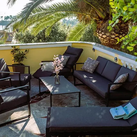 Exquisite With Heated Pool, Sauna, Breathtaking Landscape & Panoramic Views In Banjol Vilă