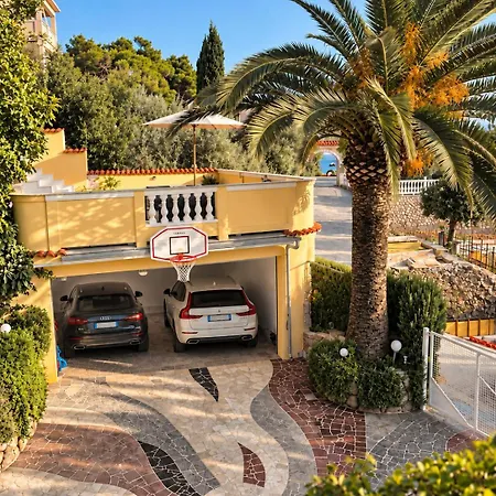 Villa Exquisite With Heated Pool, Sauna, Breathtaking Landscape & Panoramic Views In Banjol *