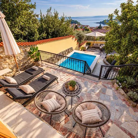 Exquisite With Heated Pool, Sauna, Breathtaking Landscape & Panoramic Views In Banjol Villa *