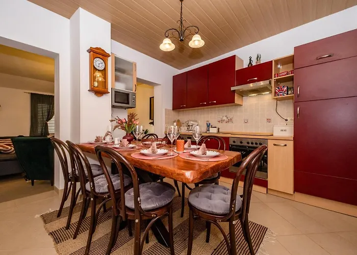 Exquisite With Heated Pool, Sauna, Breathtaking Landscape & Panoramic Views In Banjol Willa